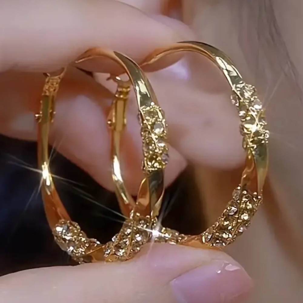 Elegant Gold Hoop Earrings